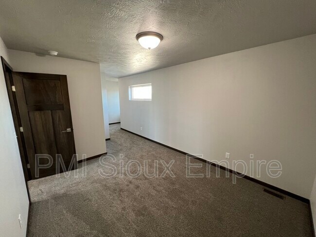 Building Photo - 6171 S Alki Pl