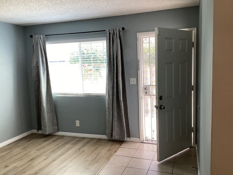 Building Photo - 248 S Vista Bonita Ave