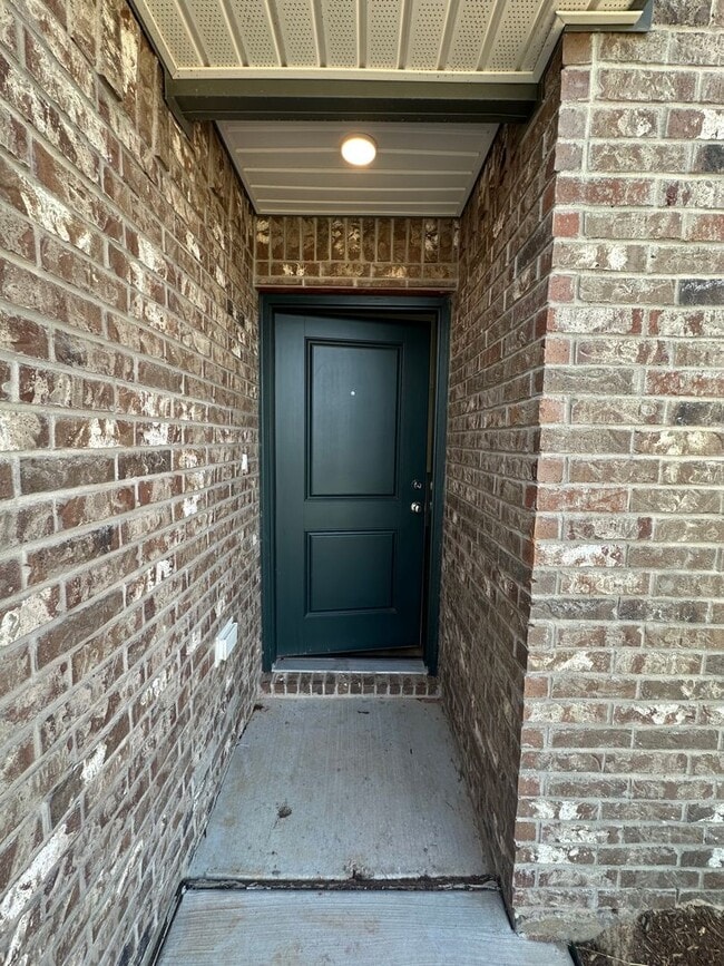 Building Photo - *Newly Built* 3 Bed 2 Bath 2 Car Garage