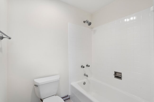 Building Photo - 600 Wilcrest Dr