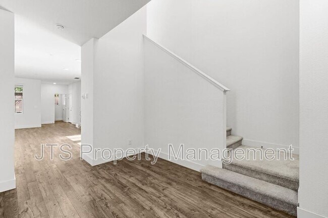 Building Photo - 3949 Aristotle Cir