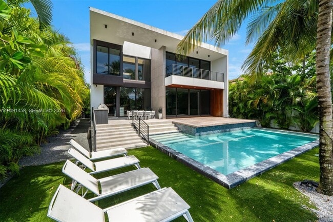 Building Photo - 770 S Shore Dr