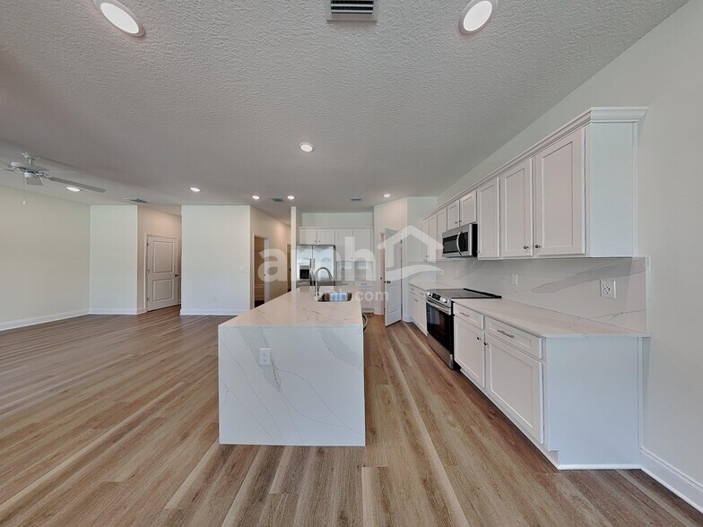 Building Photo - 2550 Feather Crst Dr