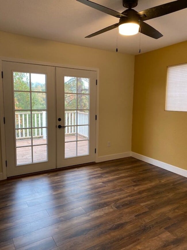 Building Photo - Pine Grove Home