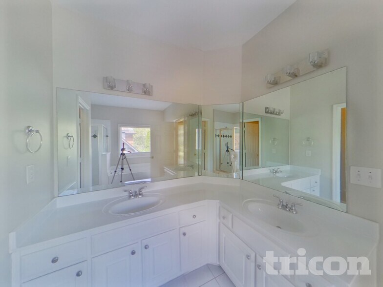 Building Photo - 1114 Fairview Club Cir