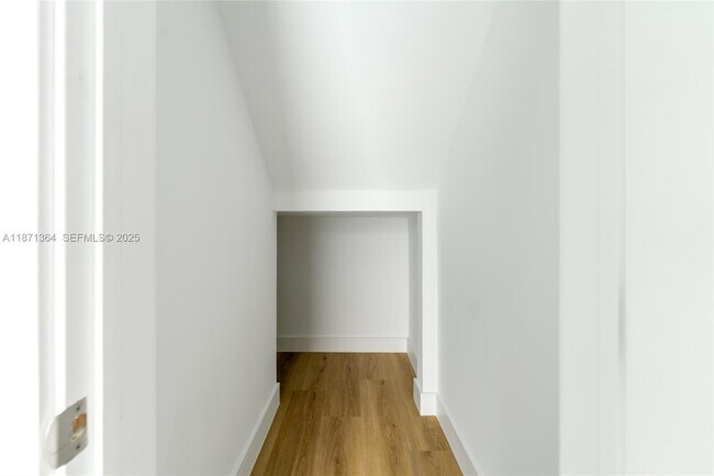 Building Photo - 3160 S Le Jeune Rd