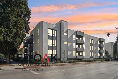 Building Photo - 856 S Gramercy Dr