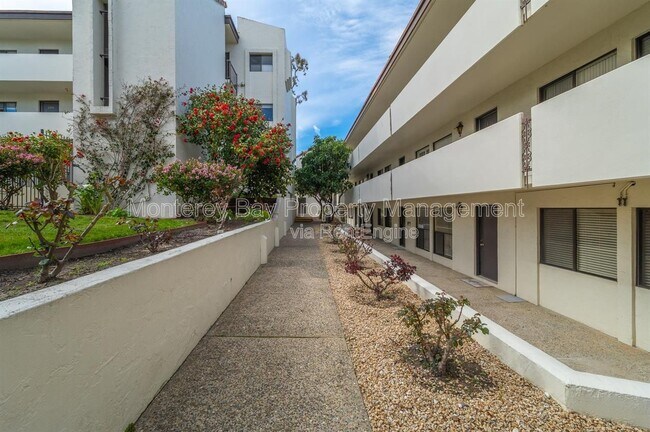 Building Photo - 500 Glenwood Cir