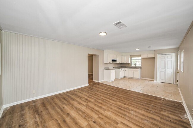 Building Photo - Renovated 4-Bed Home in Pleasant Grove!