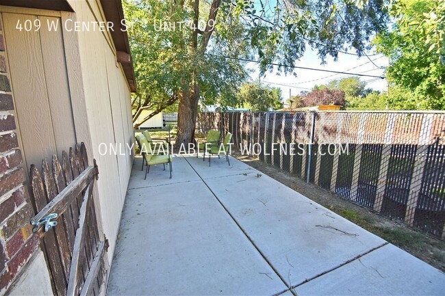 Building Photo - Beautiful 2 Bed Midvale Upstairs Unit! No ...