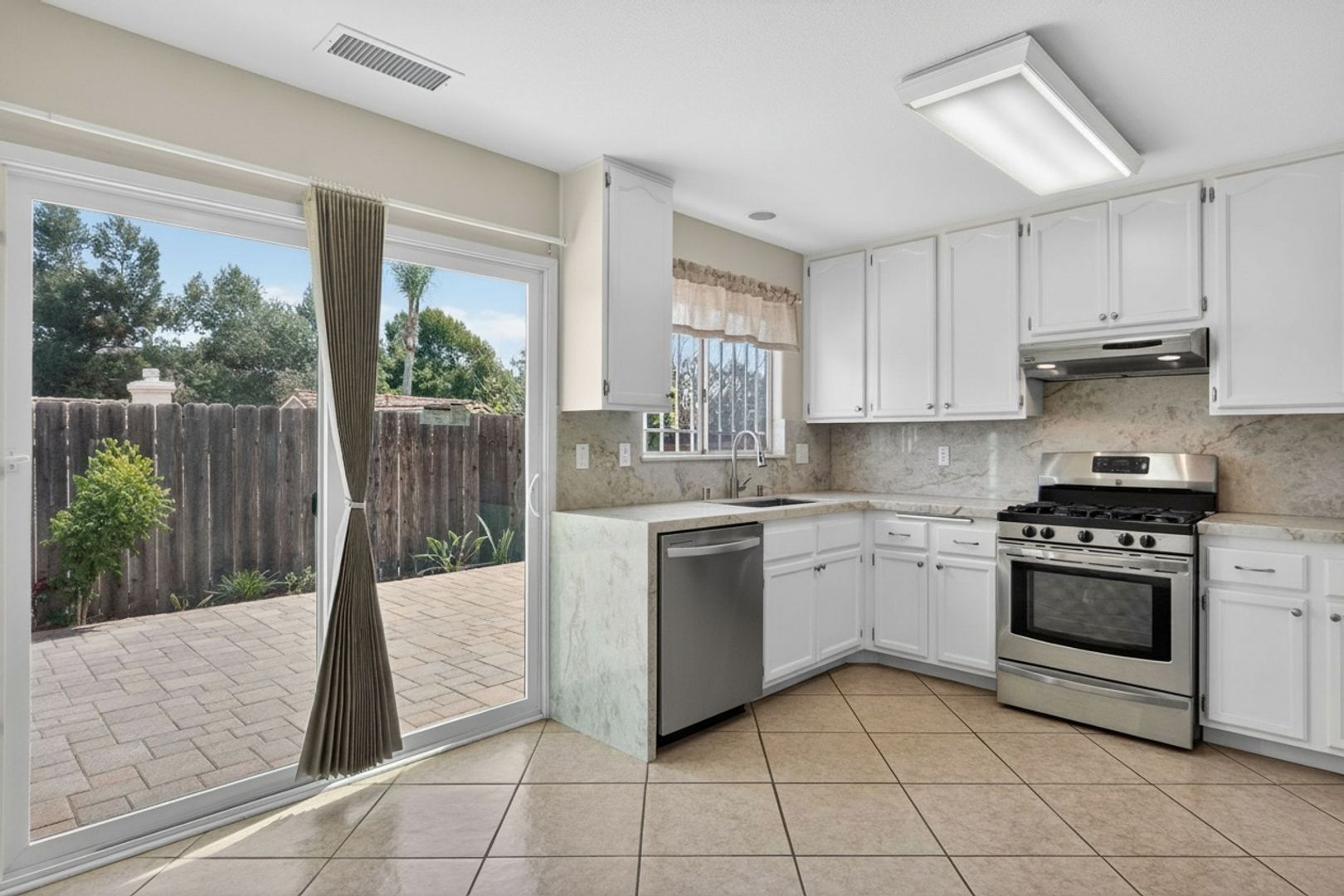 Building Photo - 2111 Rebecca Way