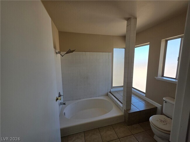 Building Photo - 1745 Mt Hood St