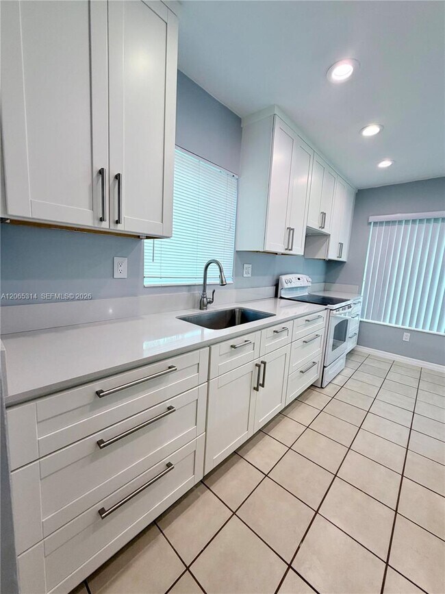 Building Photo - 5101 SW 127th Pl