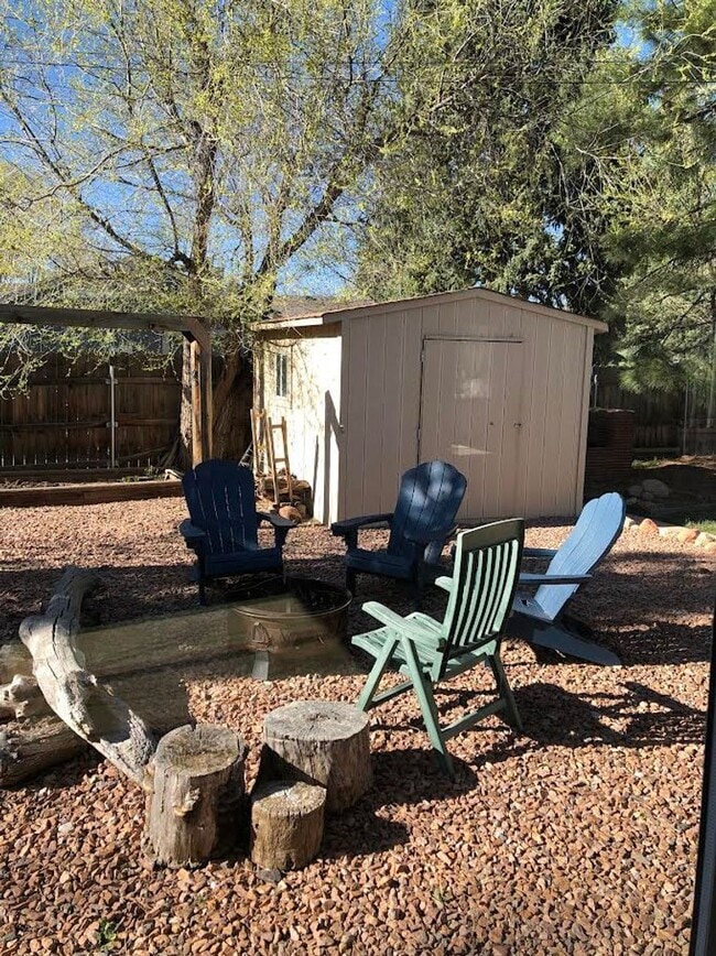 Building Photo - Charming 4 Bd, 2 Ba, Ranch Home in D-12 School District, close to Downtown, Trails and Ft. Carson