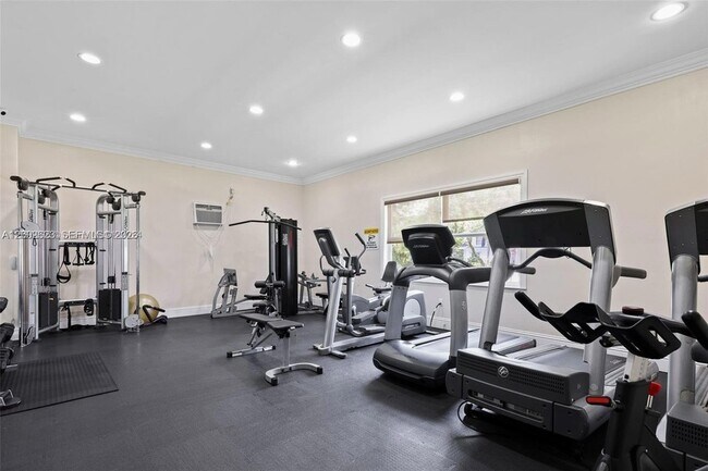 Building Photo - 903 NE 27th Ave