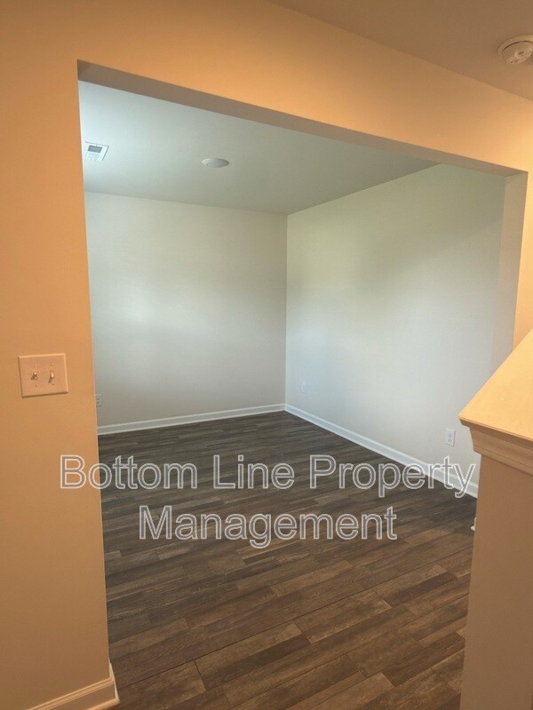 Building Photo - 1035 Pepper Ln