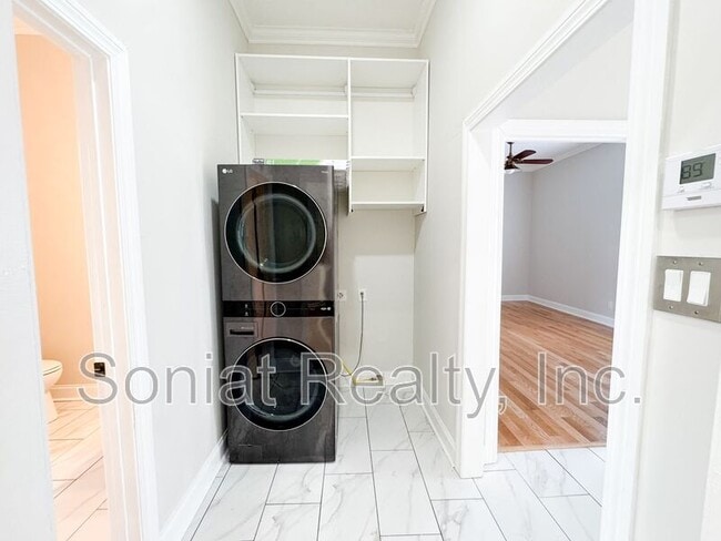Building Photo - 3307 Baudin St