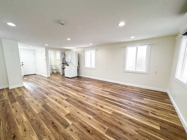 Building Photo - 6071 N Shady Side Dr