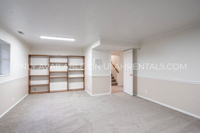 Building Photo - 1160 E 40 N St