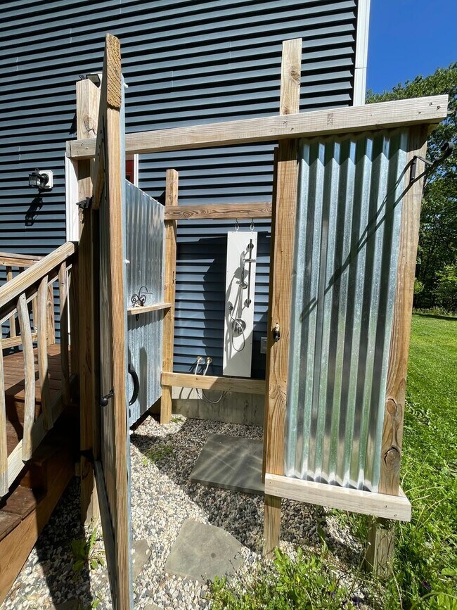 Building Photo - 7 Browns Freehold
