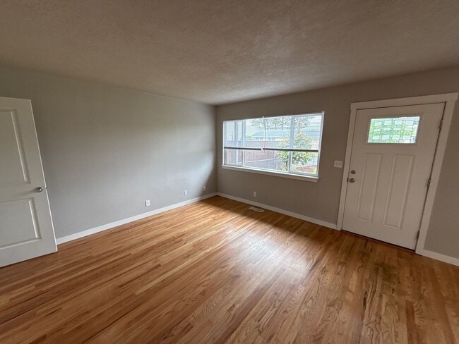 Building Photo - 2236 Hoyt St SE