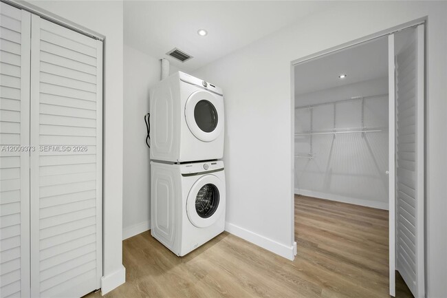 Building Photo - 1925 SW 23rd St