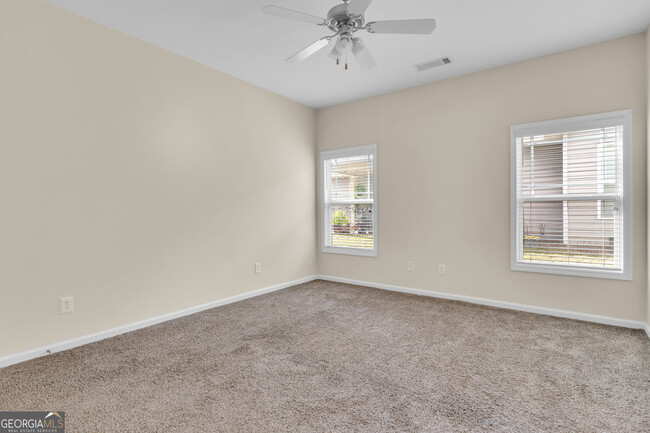 Building Photo - 119 Creekside Way