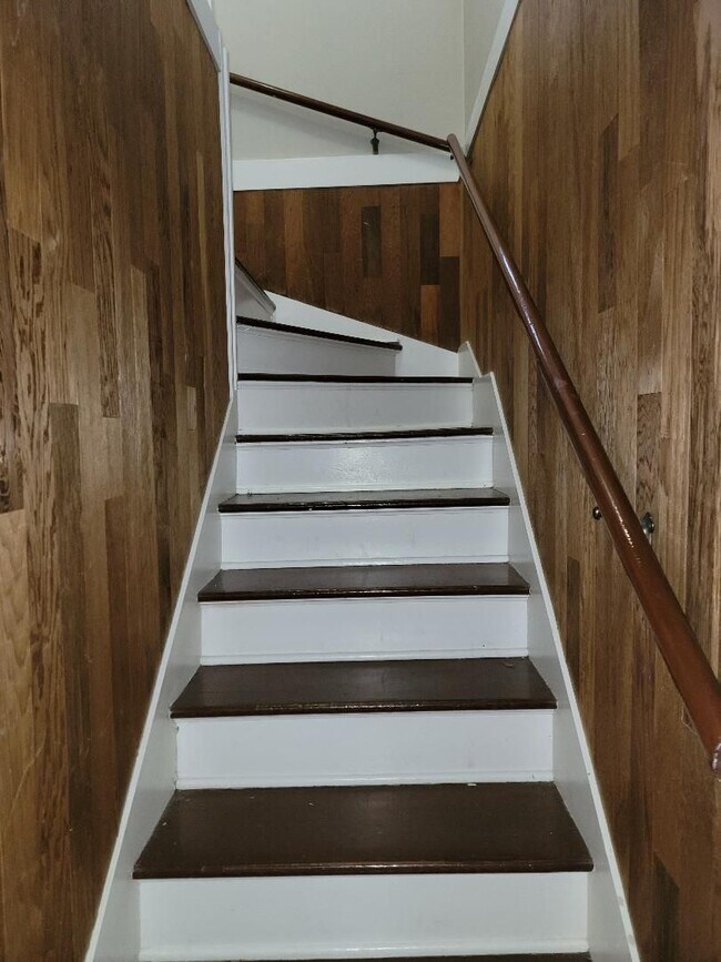 Building Photo - Beautiful Craftsman-style 3 bedroom, 2 bath home (1632 sq ft)  near Lake Steilacoom PLUS studio c...