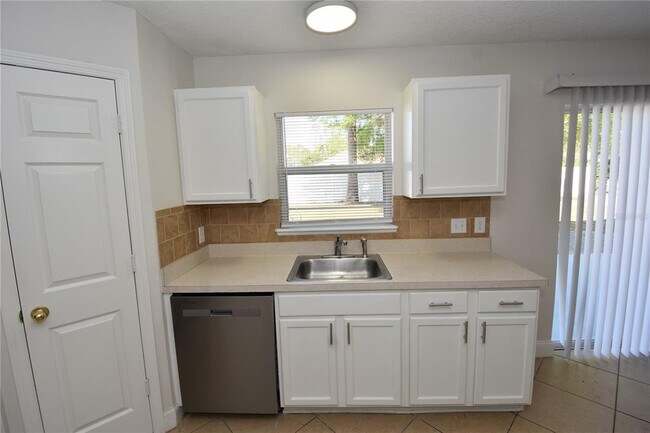 Building Photo - 3 Sea Beacon Pl