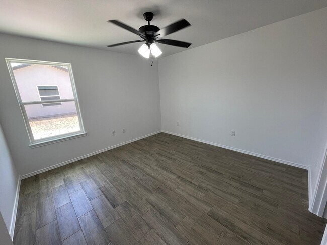 Building Photo - 1525 Estudiantes Dr