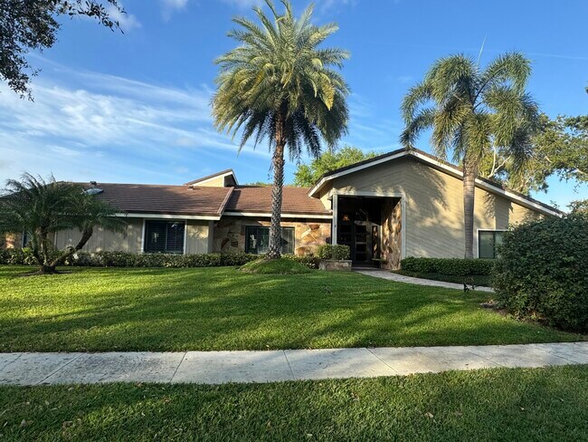 Primary Photo - 2903 Banyan Blvd Cir NW