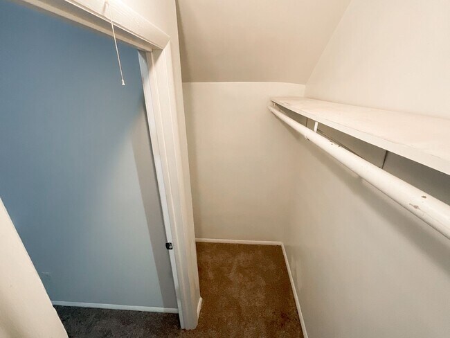 Building Photo - COMING SOON! Charming 2-Bed, 1.5-Bath Retr...