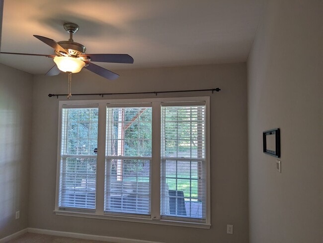 Building Photo - Spacious 5-Bedroom, 3-Bath Home with Excep...