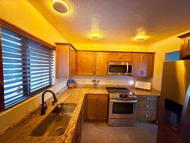 Building Photo - 2bd townhouse in Winterhaven