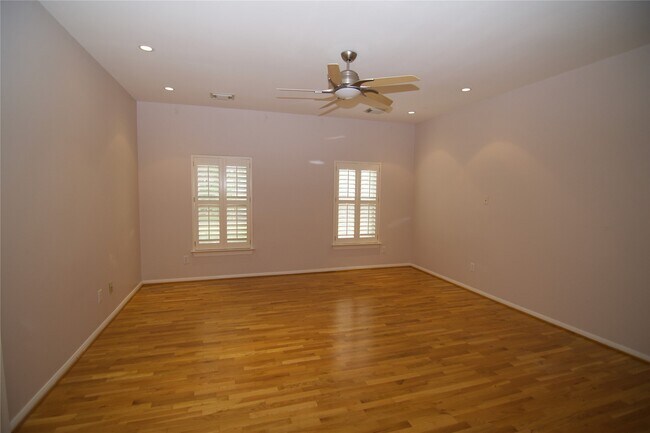 Building Photo - 3015 Bonnebridge Way Blvd