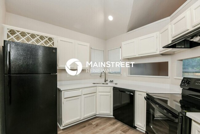 Building Photo - 3 Bedroom Pet-Friendly Home in FORT WORTH, TX with Main Street Renewal