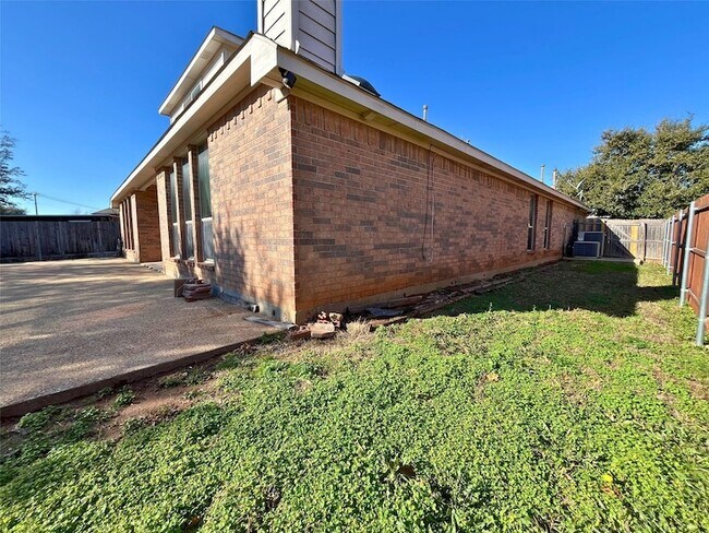 Building Photo - 11 Beechcreek Dr