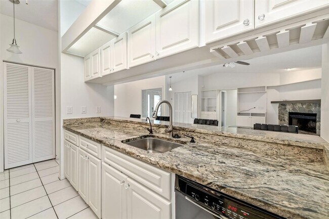 Building Photo - 4814 Country Oaks Blvd