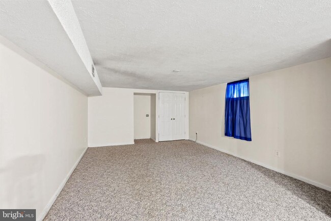 Building Photo - 10 Apple Blossom Ct
