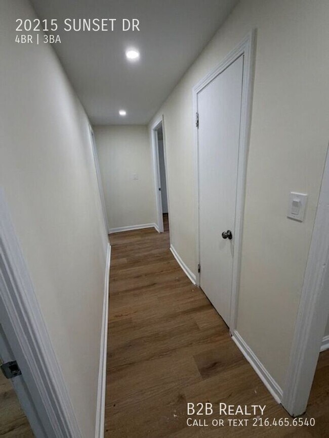 Building Photo - 20215 Sunset Dr