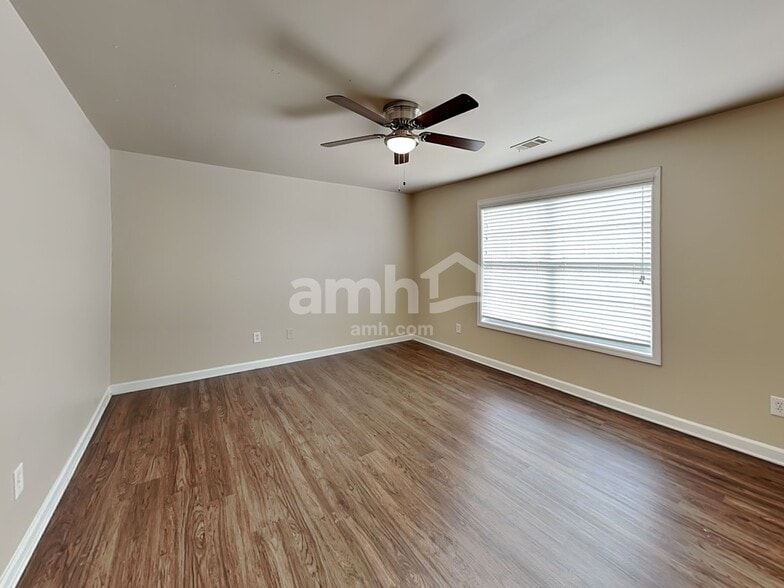 Building Photo - 148 Crescent Woode Dr