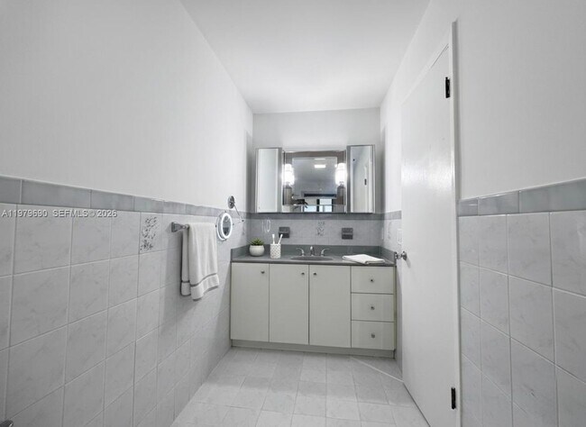 Building Photo - 6875 SW 148th Ct