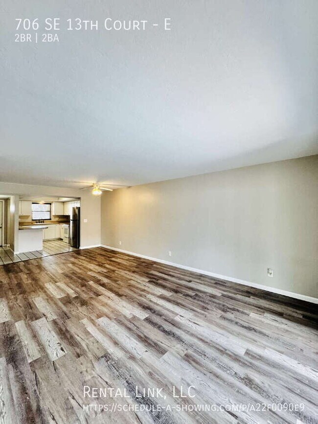 Building Photo - 706 SE 13th Ct