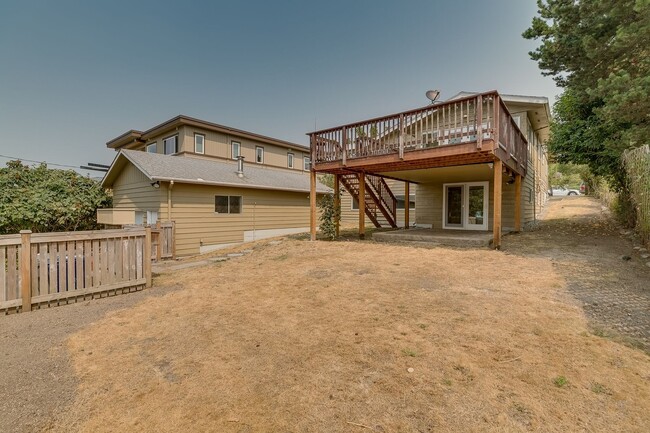 Building Photo - Water View Kirkland home West of Market st...