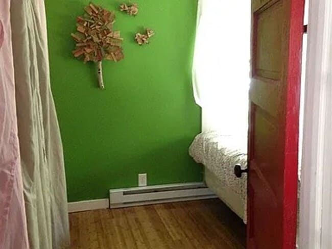 Building Photo - Cozy 3-Bedroom Home with Private Yard in L...