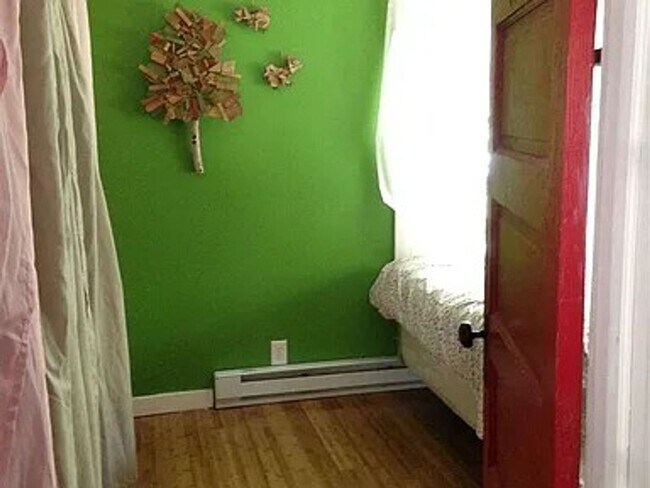 Building Photo - Cozy 3-Bedroom Home with Private Yard in Livingston Manor for November 1st!