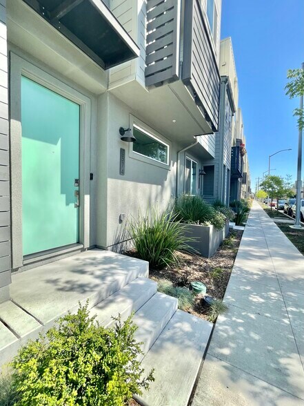 Building Photo - 2374 Filbert St