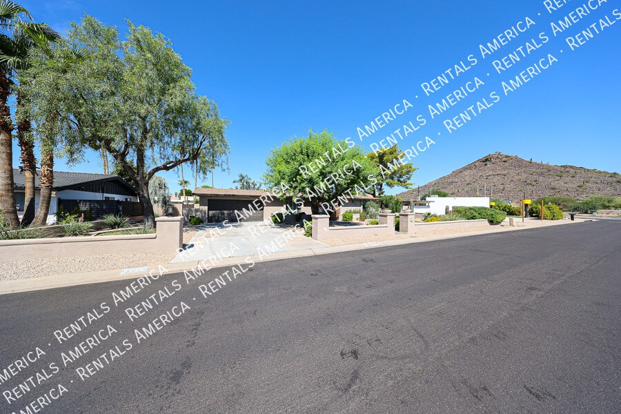 Building Photo - 13242 N 11th Ave