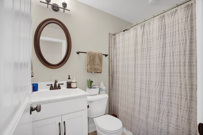Building Photo - 456 Woodtrace Dr