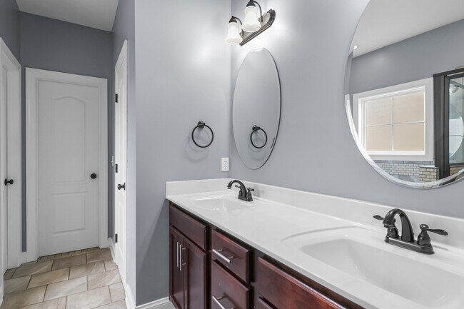 Building Photo - 3375 Cotham Ln